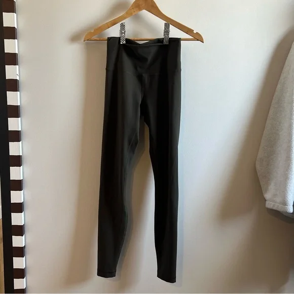 Lululemon Wonder Train High Rise 28” - Picture 4 of 6